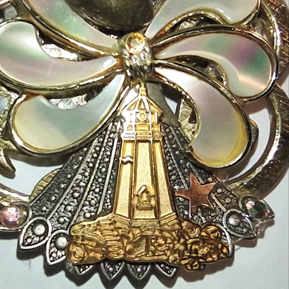 Pro Football Hall of Fame theme Angel Brooch - Picture 16 of 16